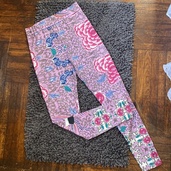 Banjul Lotus Floral Set - Picture 6 of 10